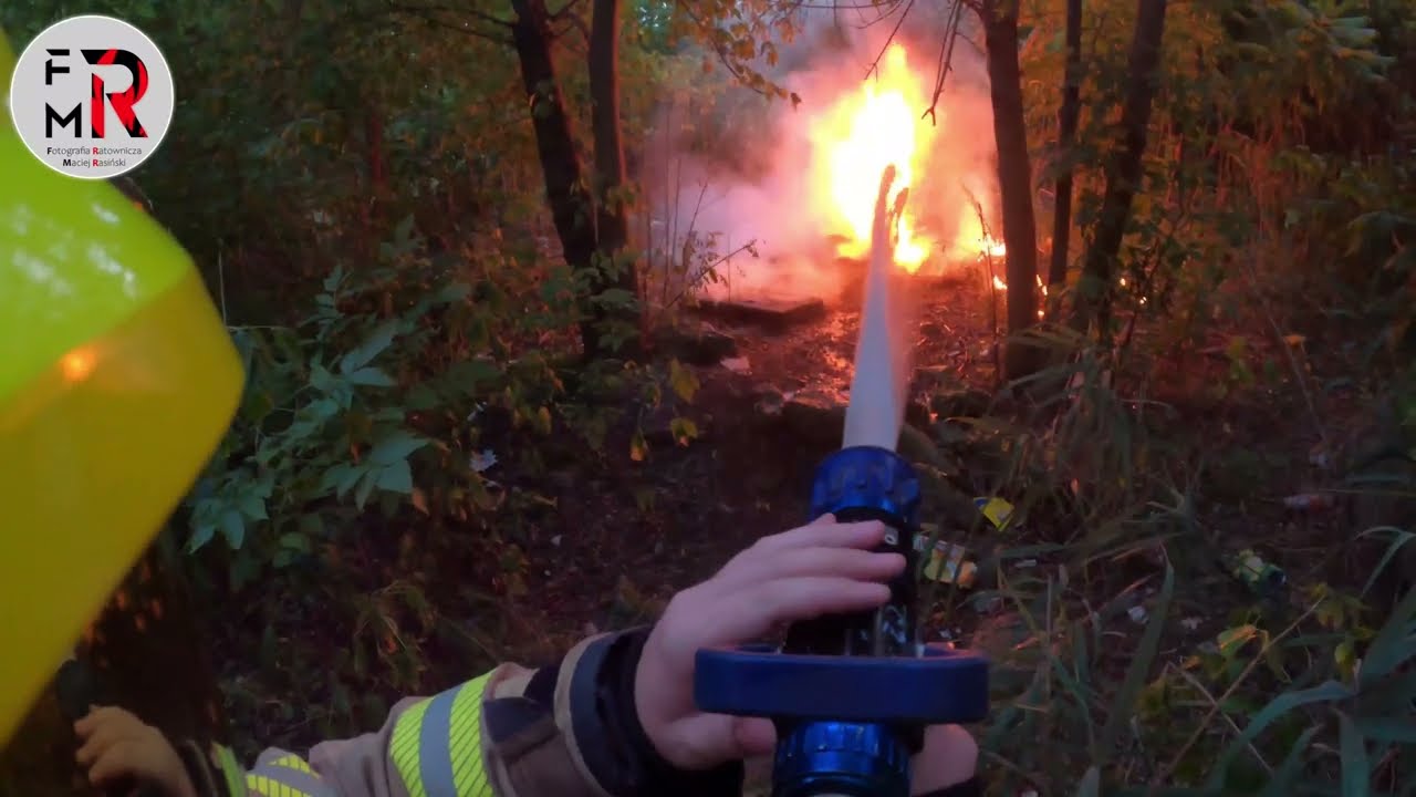 Pożar śmieci oraz kolizja dwóch pojazdów na terenie miasta Ożarów Maz