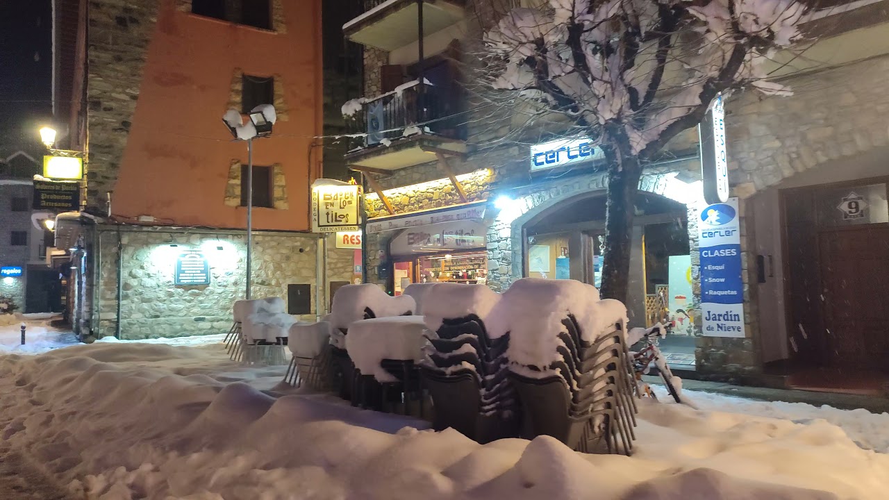 Nevada nocturna en Benasque 4K