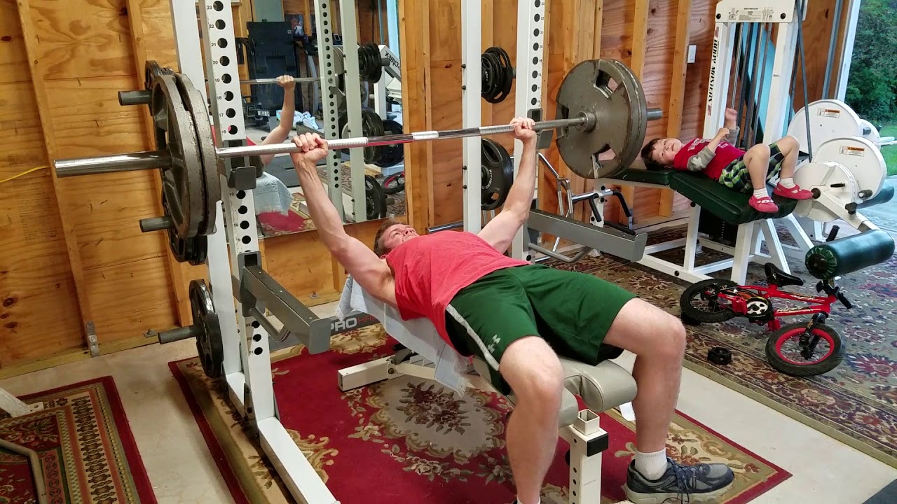 Me Bench Pressing 225lbs x 6