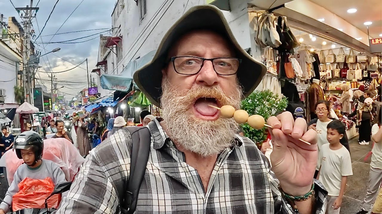 How much does it cost me to travel full time, and so much street food!! Yogyakarta, Indonesia.