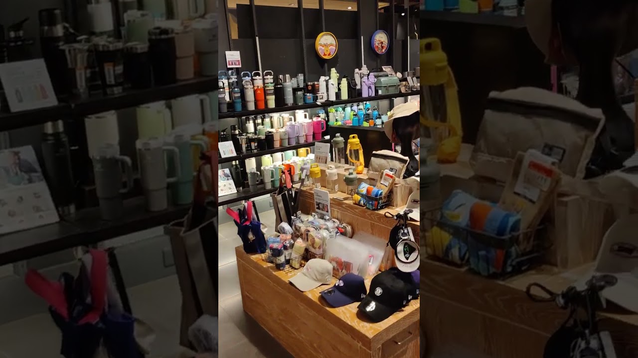 Trekking Trumpeter, Eric Robins, introduces the Eslite bookstore in Taiwan.  