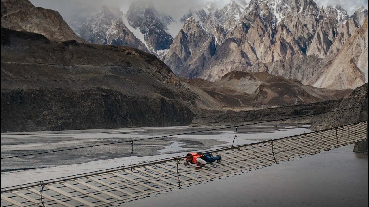 PUSHUPS ON WORLD'S MOST DANGEROUS BRIDGE | offto resort | HUNZA | vlog
