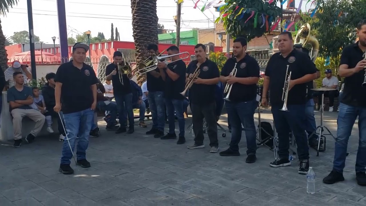 Banda Brissa Mazatleca - Mil Palomas Al Volar - En Santa Maria Aztahuacan 