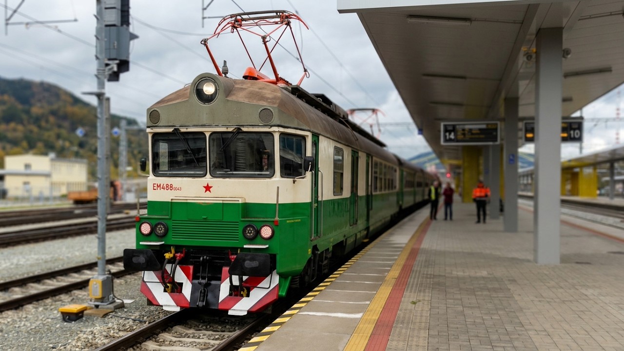 Historický pantograf EM488.0043+044 v stanici Žilina @detskazeleznicakosice