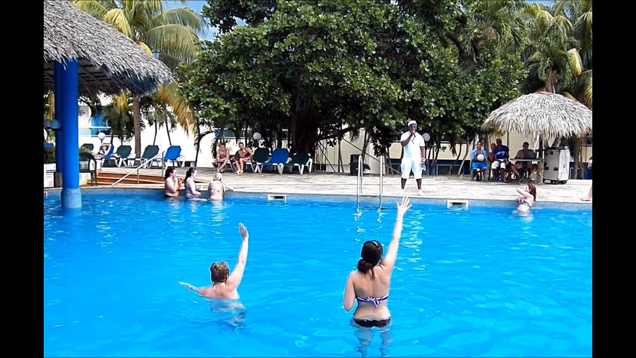 Swim-Up Bar Trivia Contest at Palma Real 2015