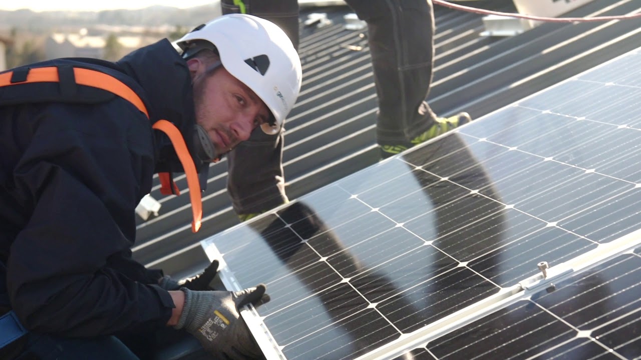 GEN-I Sonce montaža sončne elektrarne na večstanovanjskem bloku