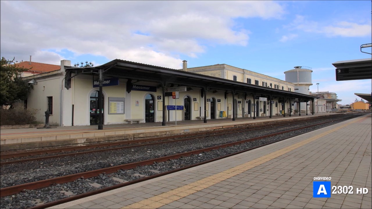 Annunci alla Stazione di Macomer