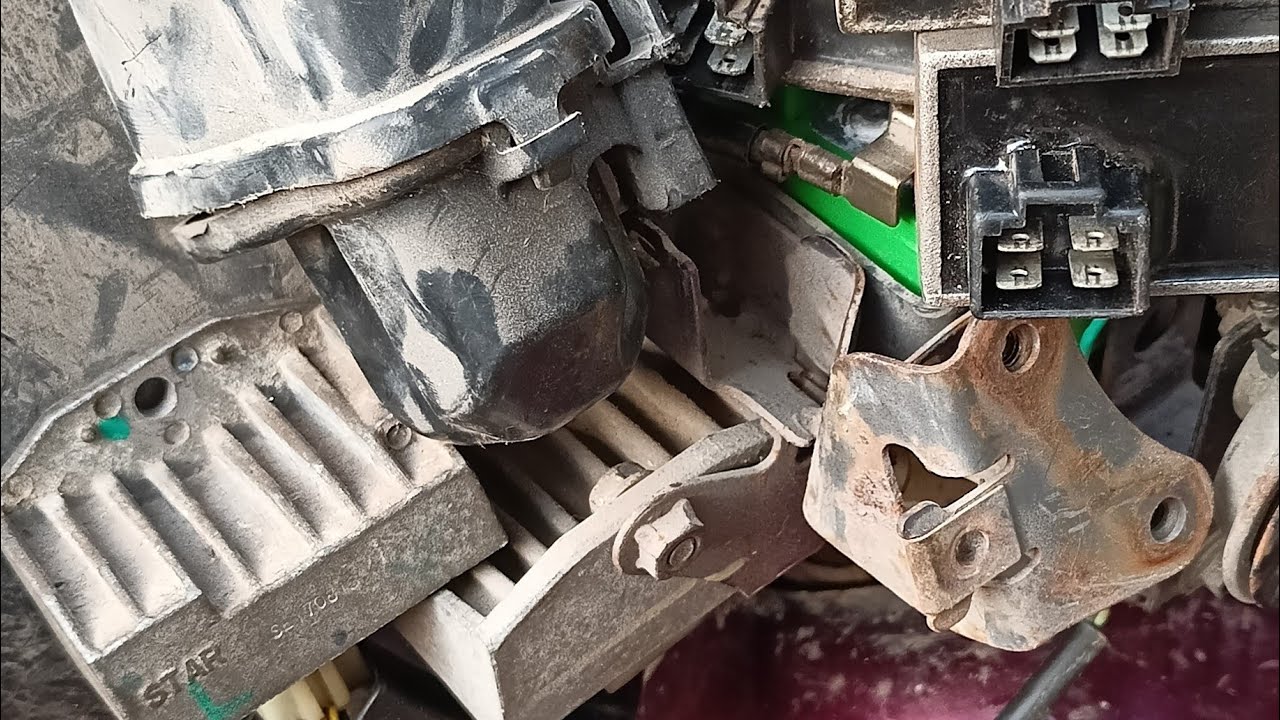 Решение проблем с зарядкой Honda Activa и поломка зарядного устройства. Механик Шакир