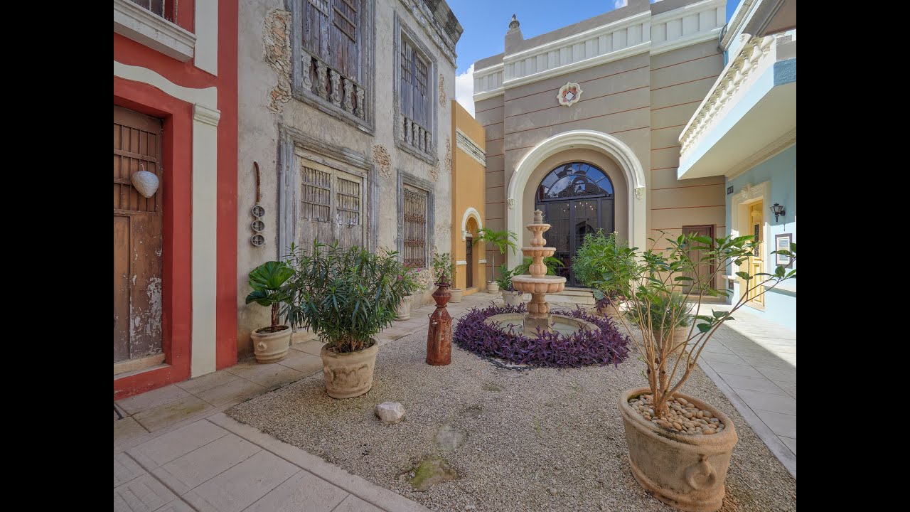 Unique colonial house
