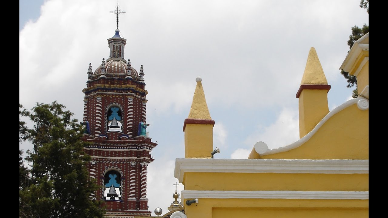 La Iglesia de Santa María Tonantzintla en San Andrés Cholula, Puebla