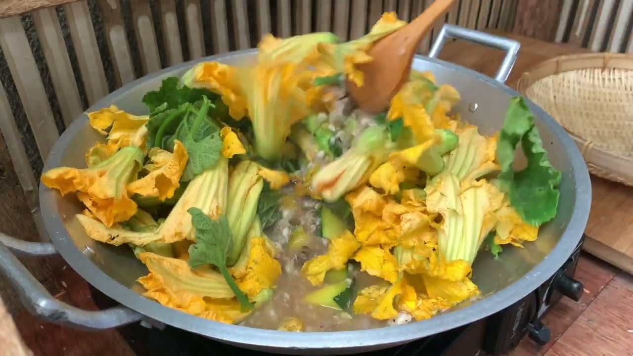 Fresh pumpkin flower for a healthy Filipino meal | Countryside life in the Philippines