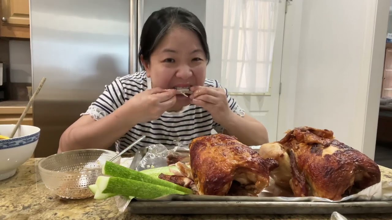 Đi chợ mua 2 con gà quay về ăn cho đã cái nư 😋