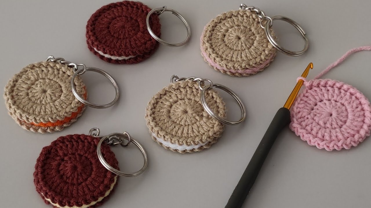 🍪Простой урок по изготовлению брелка для ключей в виде печенья своими руками