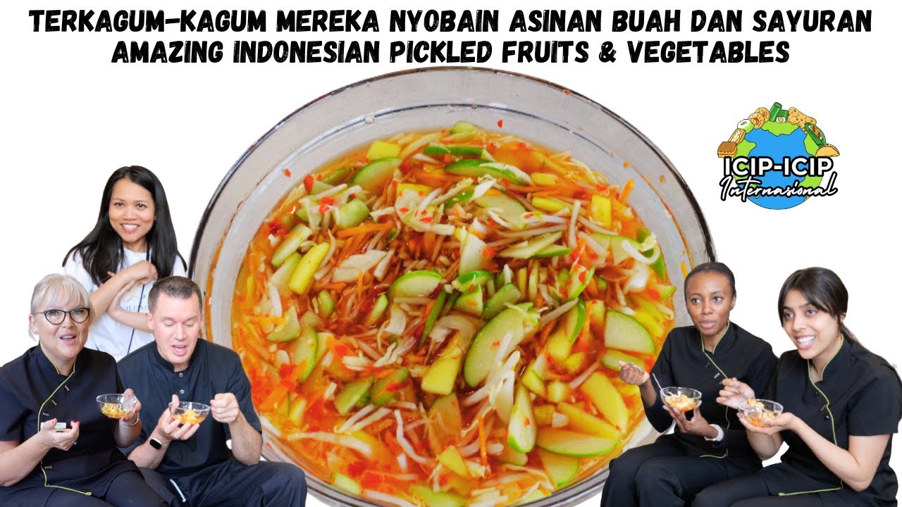 TERKAGUM-KAGUM MEREKA NYOBAIN ASINAN BUAH DAN SAYURAN| AMAZING INDONESIAN PICKLED FRUITS&VEGETABLES