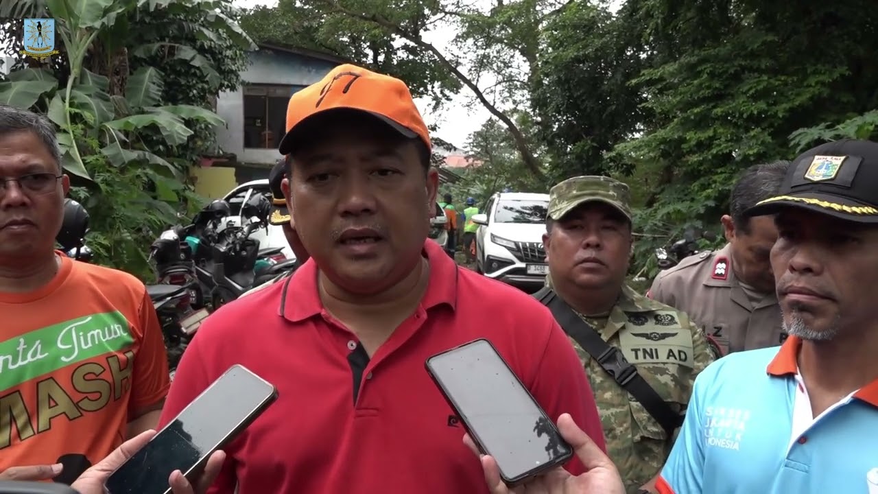 Normalisasi Sungai Ciliwung, Delapan Bangunan Ditertibkan