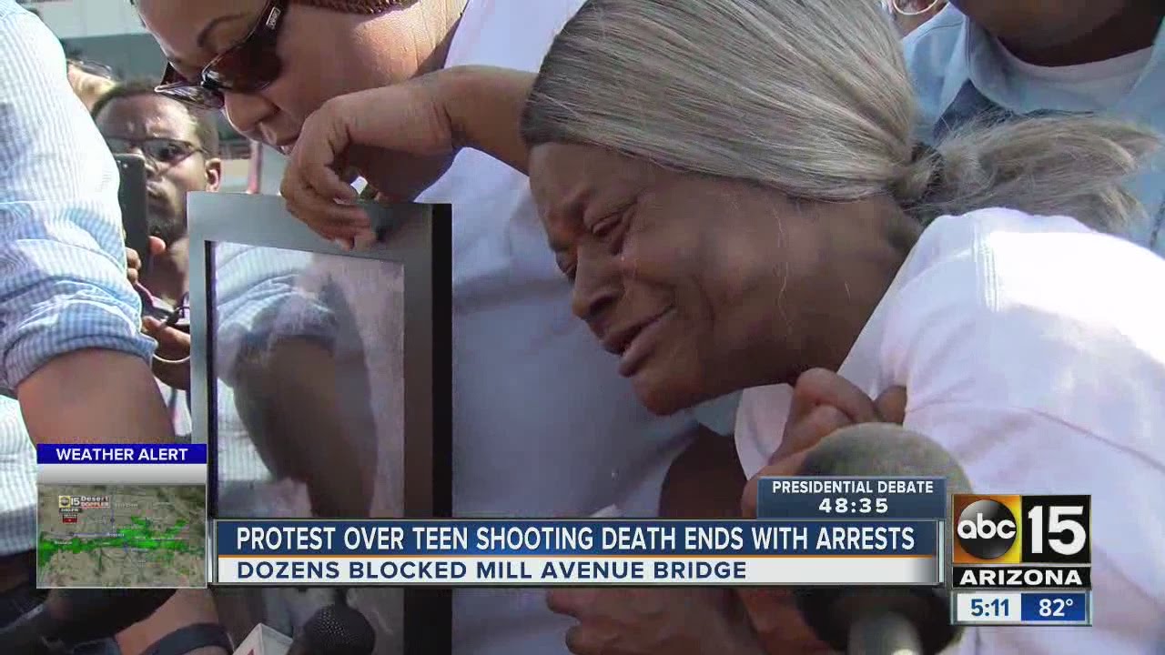 Rev. Jarrett Maupin arrested during Tempe&rsquo;s Mill Avenue Bridge protest