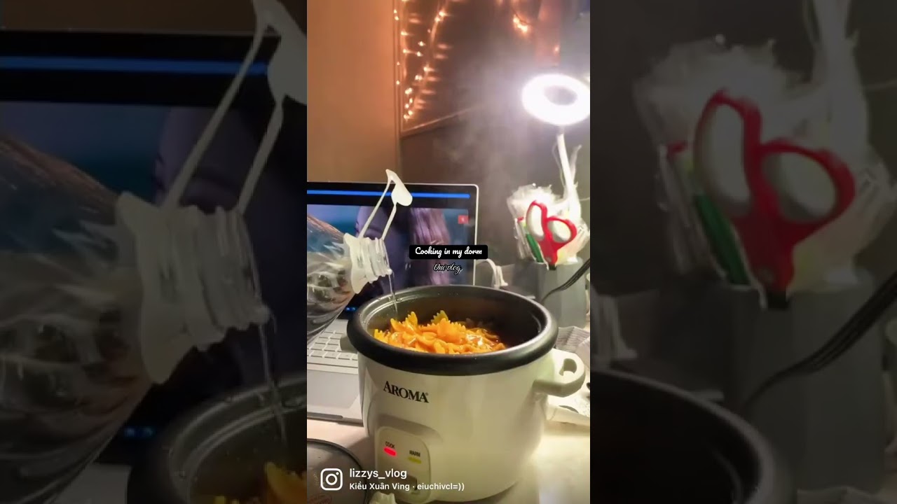 Cooking in my dorm cause finals are stressing me out #college #youtubeshorts #texasstate #pasta #uni