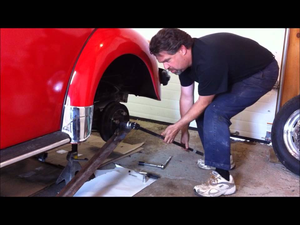 Как снять классическую гайку задней оси VW Beetle Bug от Last Chance Auto Restore.com