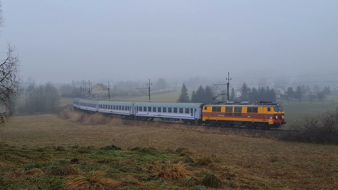 21.12.2025r EP08-001 z IC Bieszczady i EP09-046 z TLK Połoniny