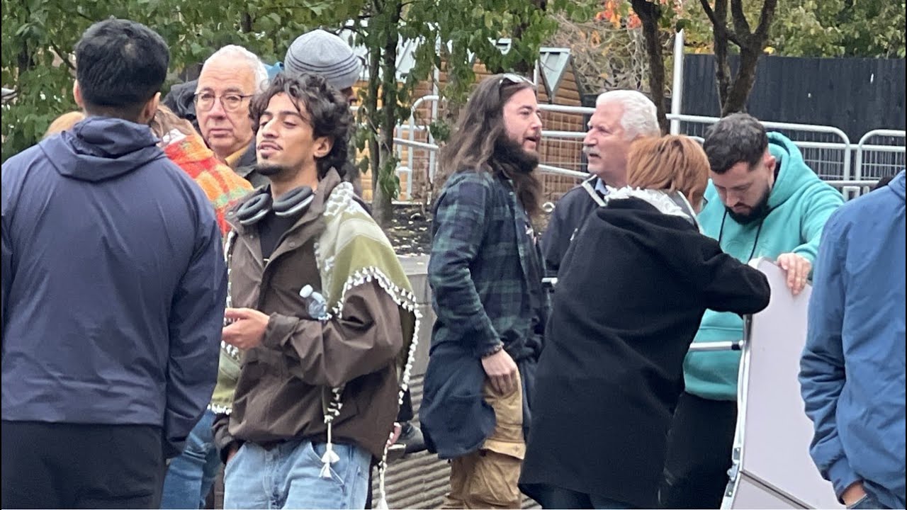 🚨YOUNG BOB in Crackadilly Gardens - Change my mind table | Manny walk about | LIVE 🚨