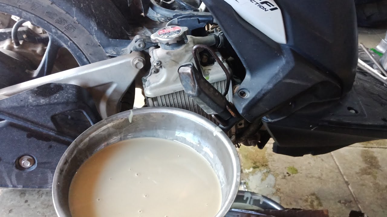 sering habis   air radiator/ masuk ke dalam oil