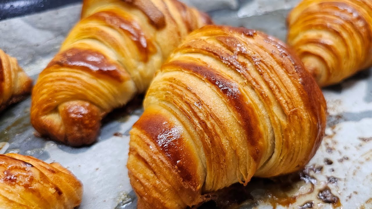 Tüm Püf Noktaları ile Dışı Çıtır İçi Yumuşacık Kruvasan Tarifim / How to Make Croissants | Recipe