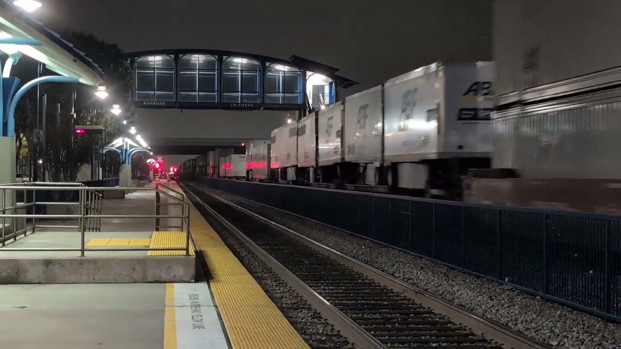 BNSF INTERMODAL HEADING TO NEEDLES CALIFORNIA TRACK 1