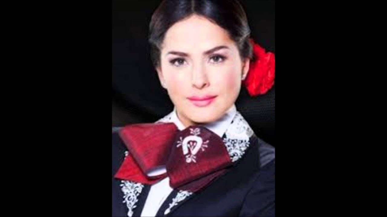 Danna Garcia El Jinete  Que bonito amor)