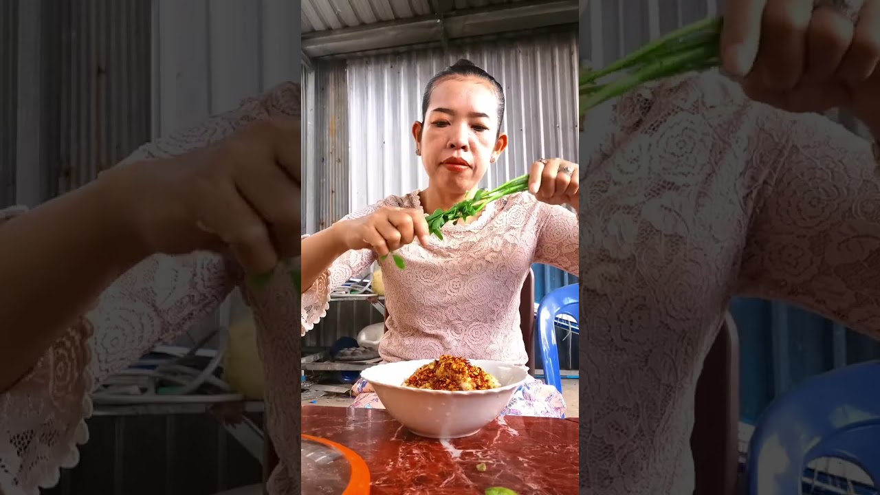 នំបញ្ចុកជាមួយទឹកសម្លណាំយ៉ា