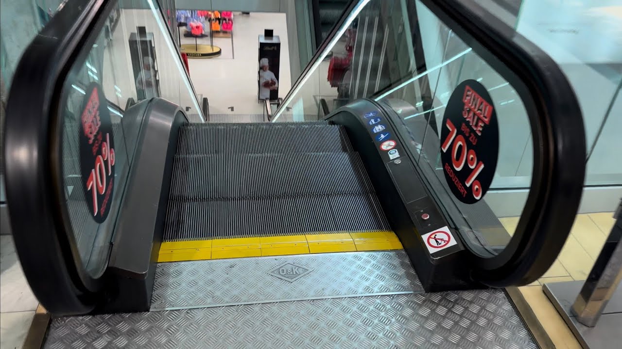 6x O&K Escalator ride at Galeria in Munich Rotkreuzplatz. 1979 RTK types