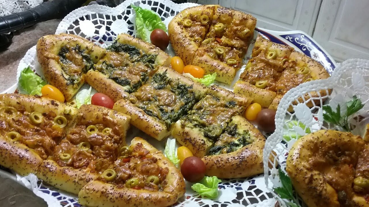 قوارب البيتزا التركية بحشوتين رائعتين ولذاذ