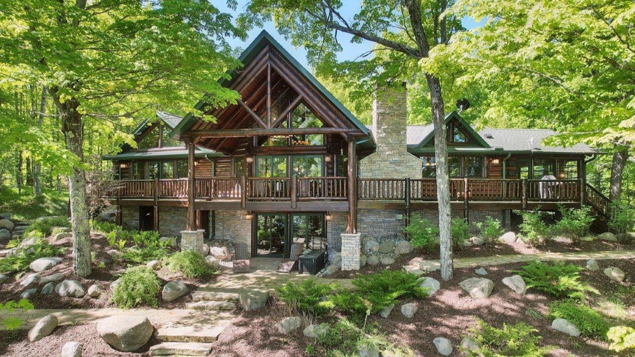 Custom Log Home on Kentuck Lake | 16614 Baker Ln | Eagle River, WI | $2,230,000 | SOLD