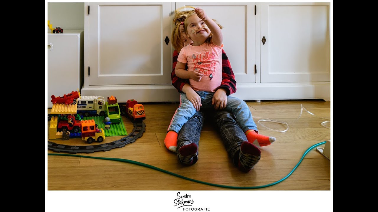 Moment in the Life van Hartekind Mila met haar grote broer en zus