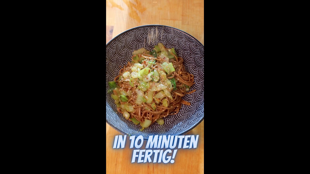 In nur 10 Minuten: Soba Nudeln mit Pak Choi #rezept #abnehmen #gesunderezepte