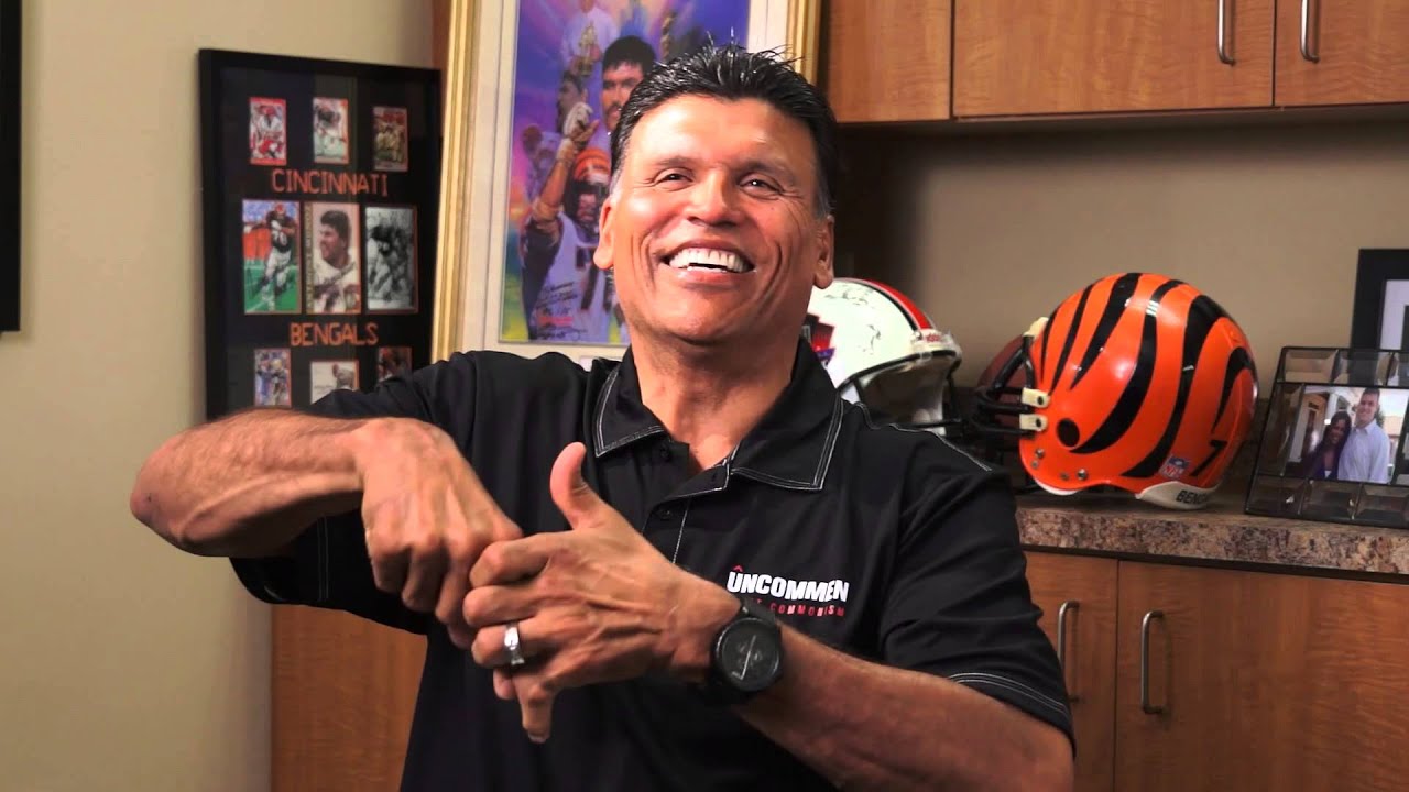 Anthony Munoz: Show Us the Finger
