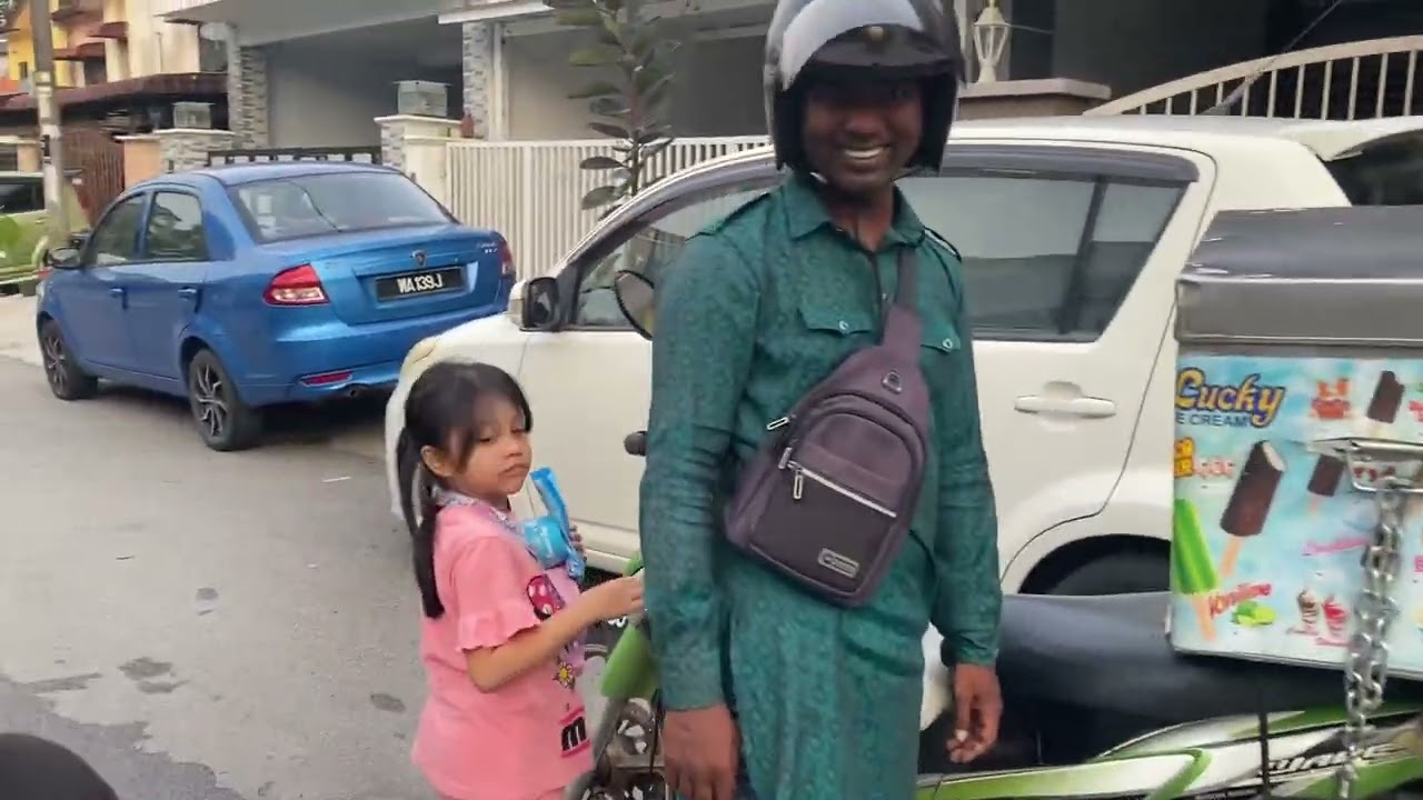 Kakak treat adik ice cream