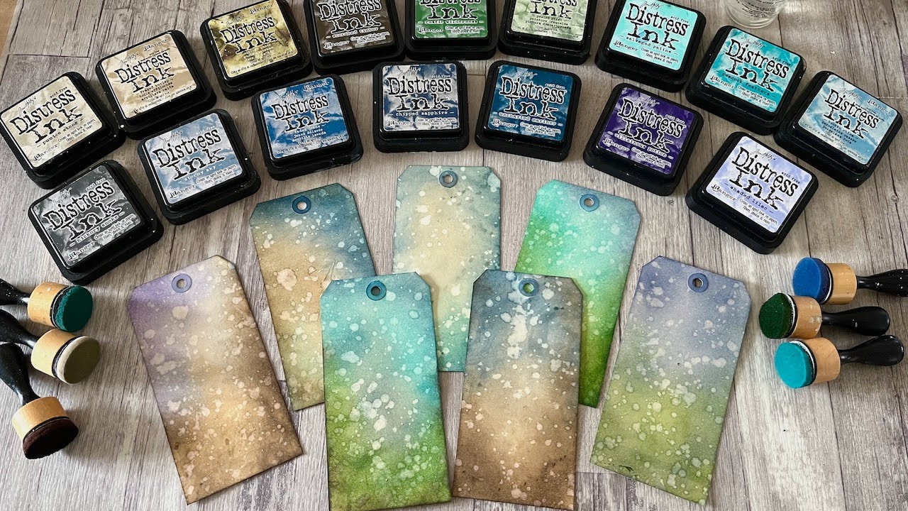 A few minutes of fun... with Distress Inks - spritz and flick