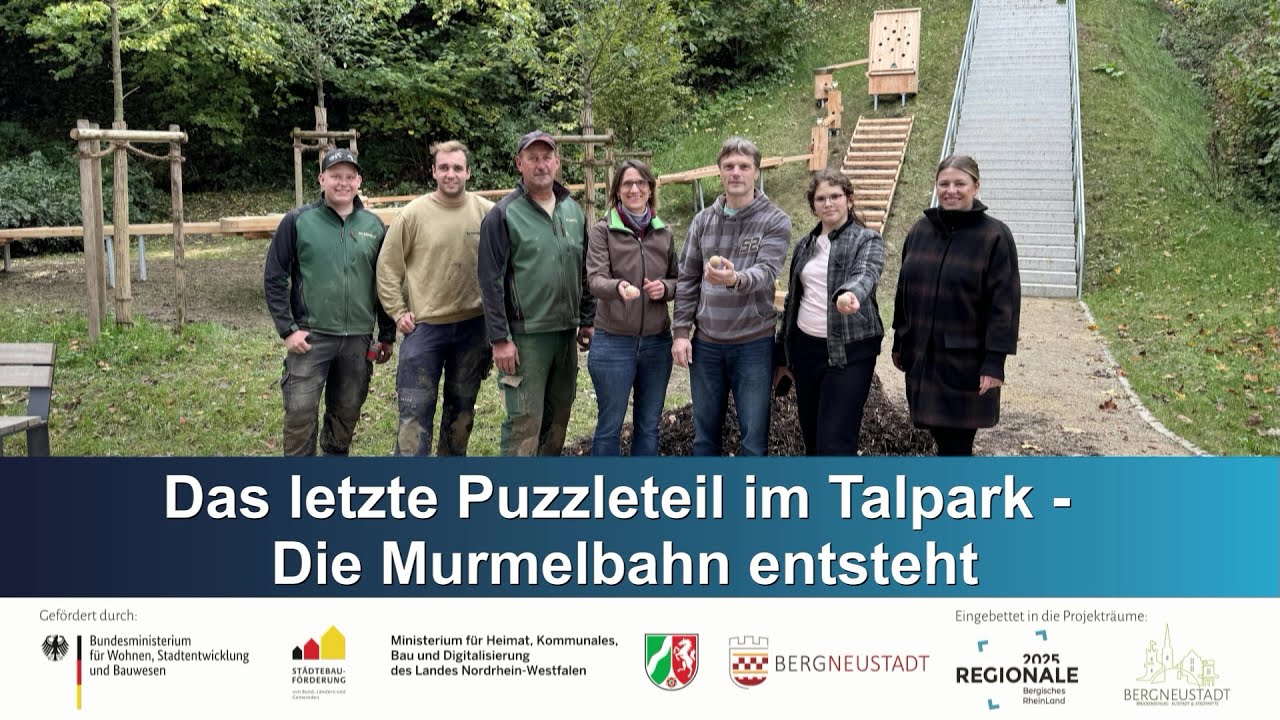 Aufbau der Murmelbahn - Das letzte Puzzleteil in Bergneustadts Talpark - Kurzfassung