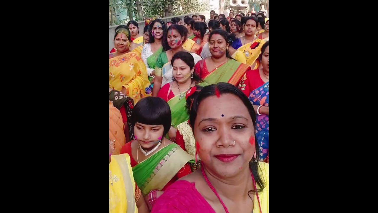 নীল দিগন্তে ওই ফুলের আগুন লাগলো 