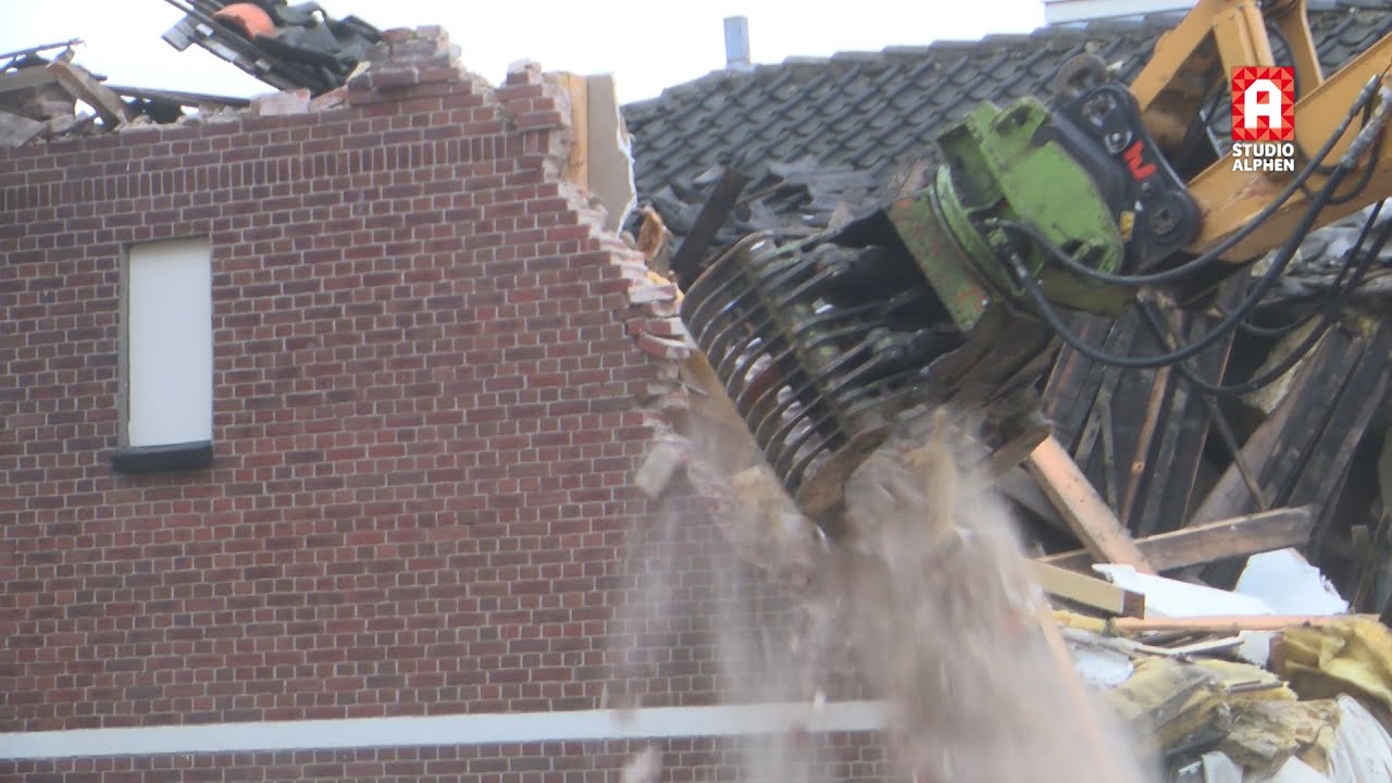 Sloop panden in Hooftstraat in Alphen aan den Rijn begonnen na kraanongeluk Koningin Julianabrug