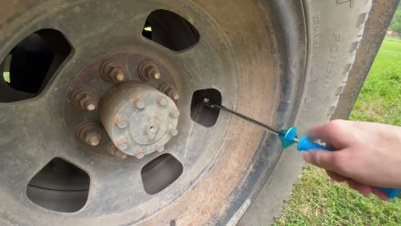 LockNLube vs Jaco Tire Chuck: Who's the best?