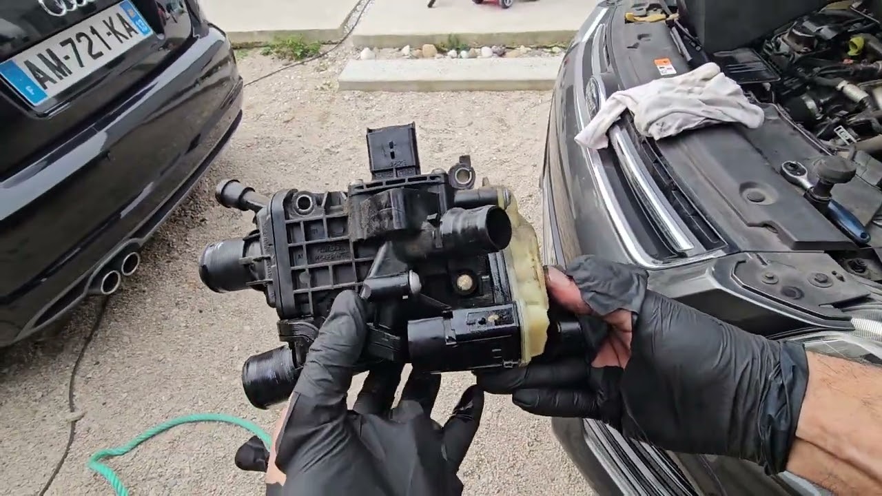 Comment démonter Boîtier Thermostat Ford Kuga 2.0 TDCI 