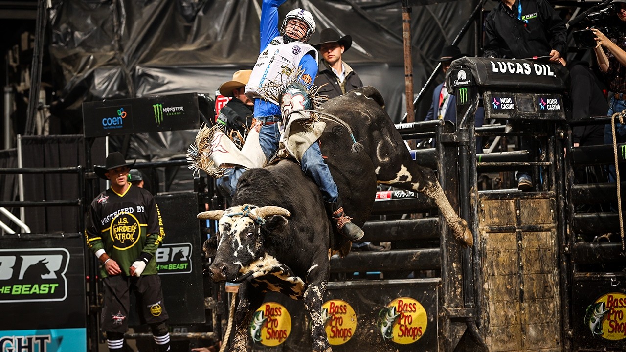 Leandro Zampollo rides Rockville for 88.45 Points | PBR UTB Highlight