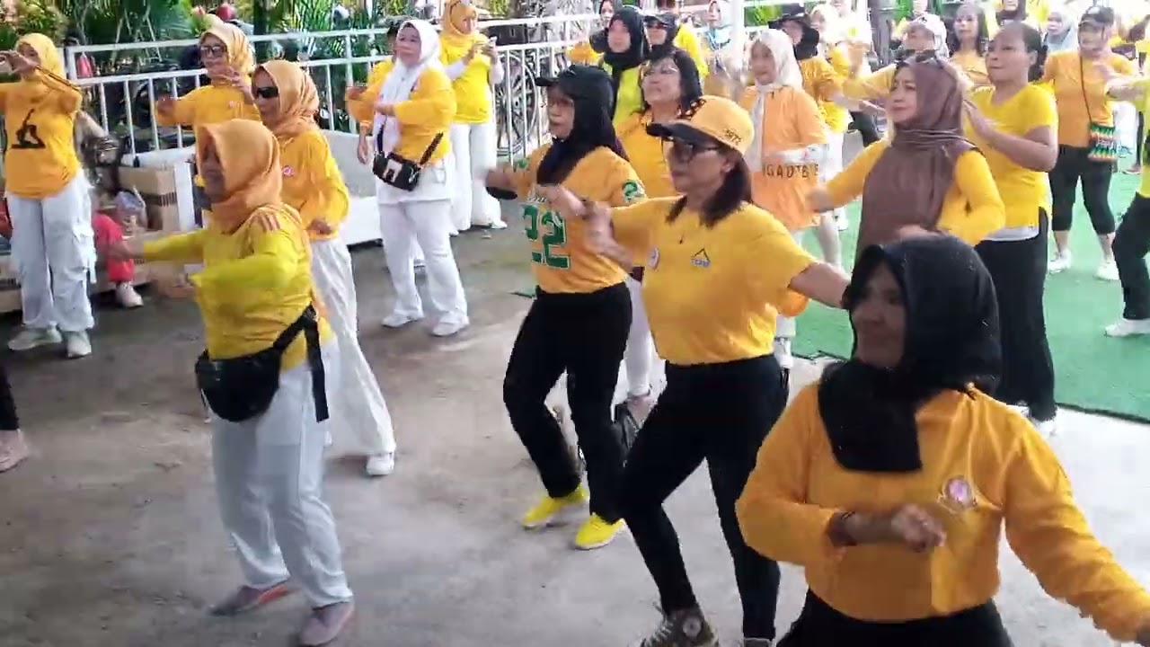 Senam sehat instruktur bunda Apip