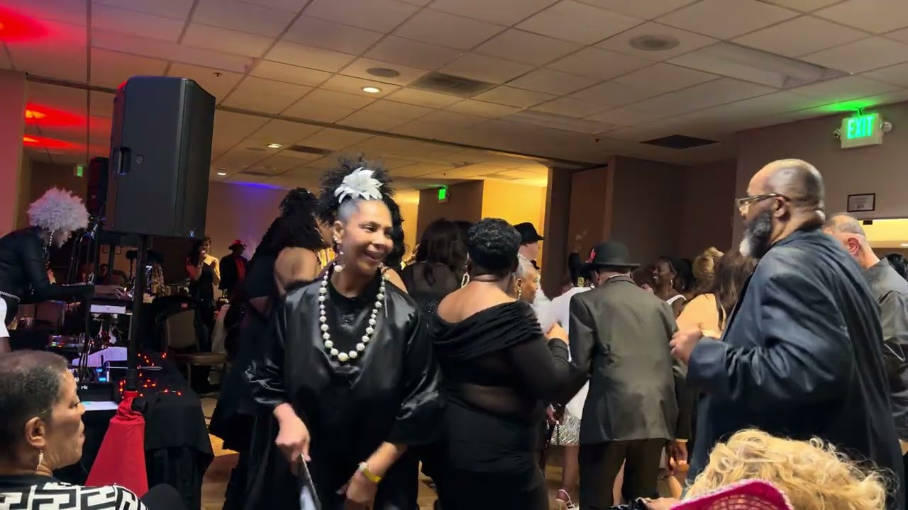 👸🏾🕺🏾💃🏾🎉🎊 Отель Hilton, Конкорд, Калифорния, элегантное мероприятие в черно-белых тонах, 2025🎊🎉👸🏾🕺🏾💃🏾