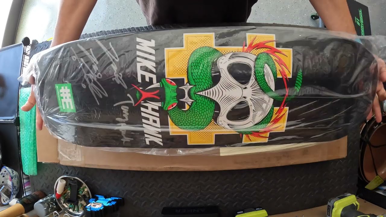 Skateboard Unboxing | #EVERYBODYSKATES Mike Hawk Skate Deck