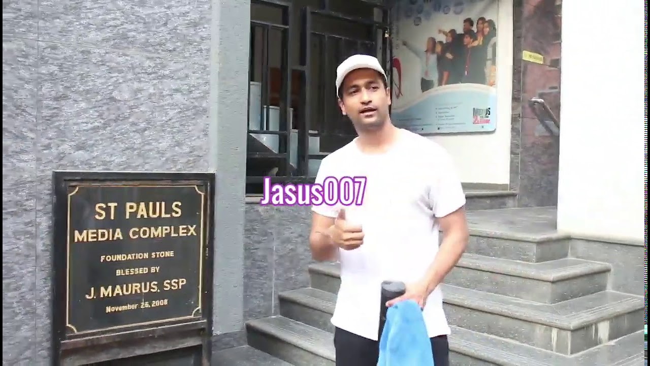 Vicky Kaushal At Bandra. ! - Jasus007​ ( 720 X 1270 ).mp4