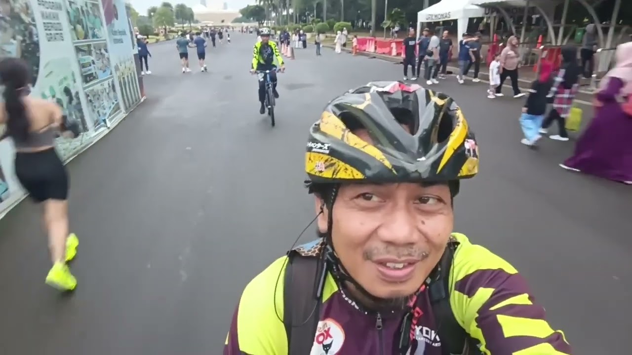 Musim hujan #ahad #gowes #cfd #monas #subscribe #berandayoutube 