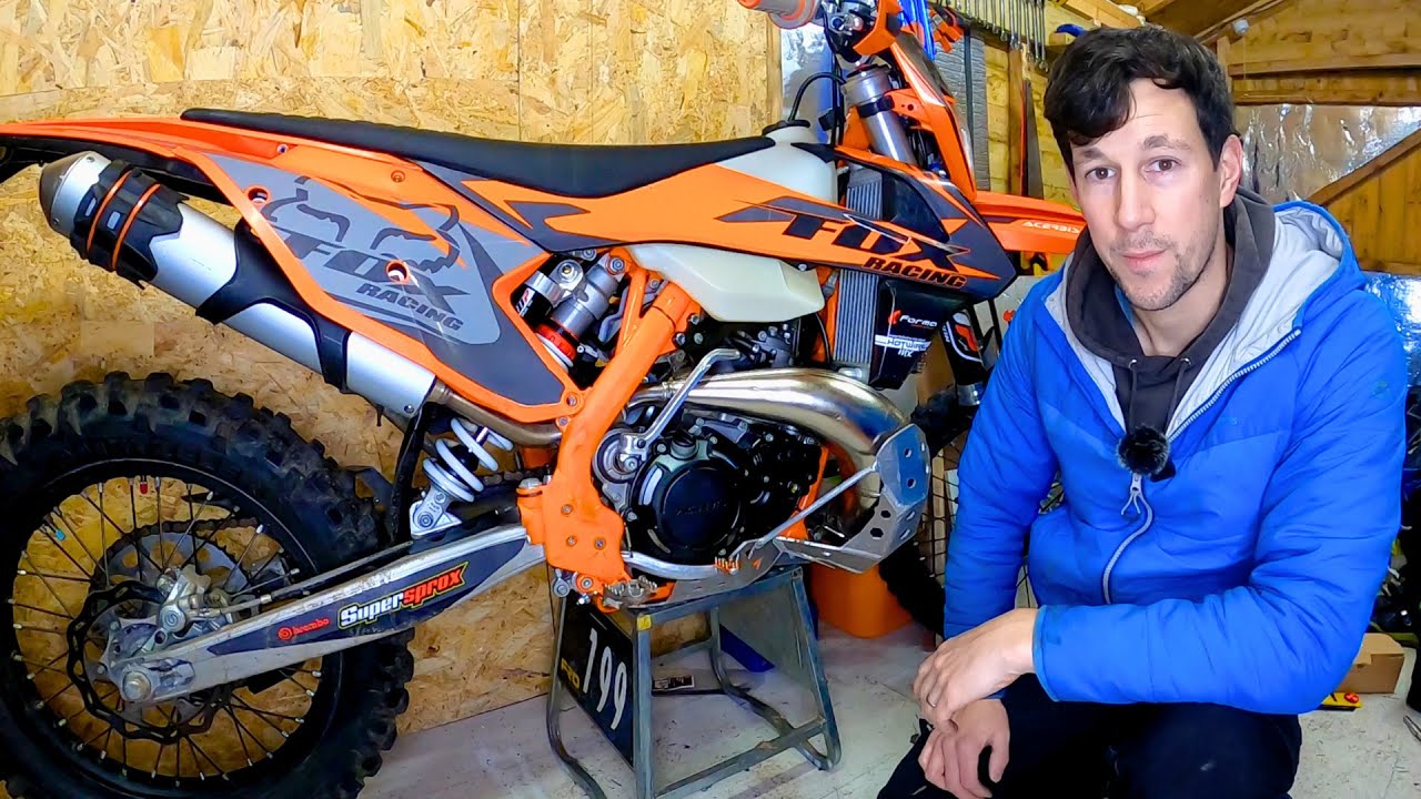 KTM EXC Indicator wiring - Enduro bike passing an MOT