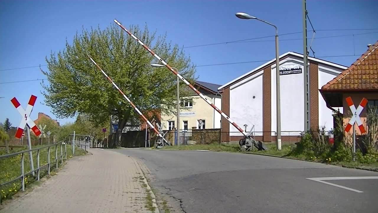Spoorwegovergang Demmin (D) // Railroad crossing // Bahnübergang